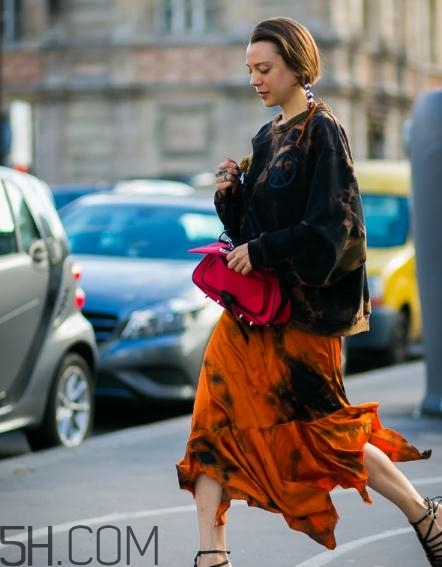 肩寬的女生適合穿衛(wèi)衣嗎？肩寬穿衛(wèi)衣好看嗎？