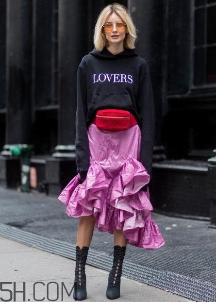 肩寬的女生適合穿衛(wèi)衣嗎？肩寬穿衛(wèi)衣好看嗎？