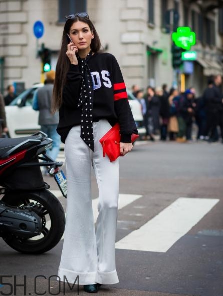 肩寬的女生適合穿衛(wèi)衣嗎？肩寬穿衛(wèi)衣好看嗎？