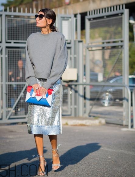 肩寬的女生適合穿衛(wèi)衣嗎？肩寬穿衛(wèi)衣好看嗎？