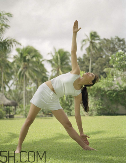 練瑜伽要穿內(nèi)衣嗎？練瑜伽會(huì)使小腿變粗嗎？