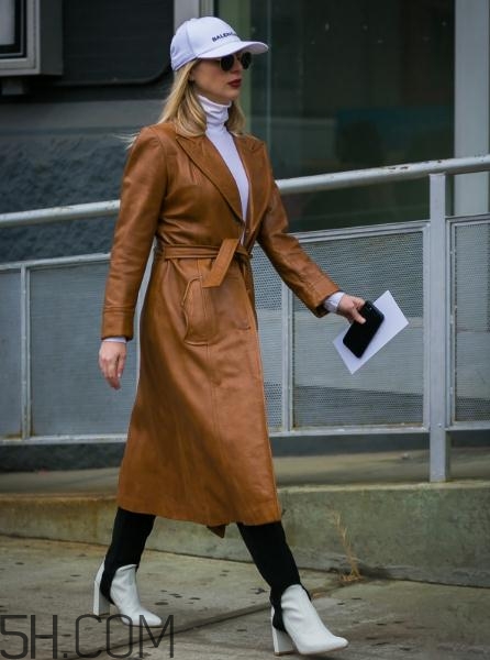 肩窄的女生冬天怎么穿？肩窄的女生冬天穿搭技巧