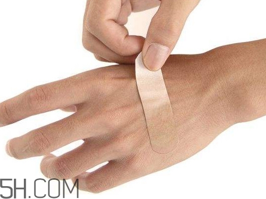 創(chuàng)可貼怎么撕下來不痛？創(chuàng)可貼正確使用方法