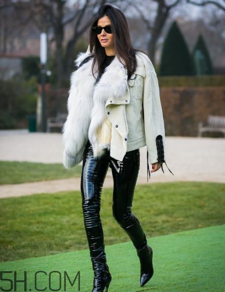 棕色頭發(fā)穿什么衣服？棕色頭發(fā)搭配什么衣服好看？