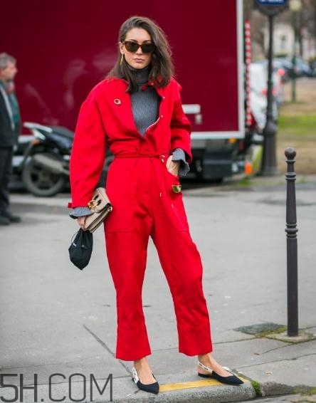 棕色頭發(fā)穿什么衣服？棕色頭發(fā)搭配什么衣服好看？