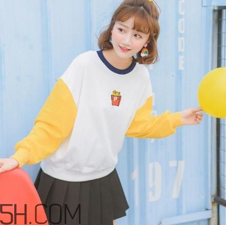 衛(wèi)衣搭配裙子好看嗎？衛(wèi)衣和裙子怎么搭配？