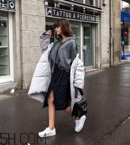 羽絨服配什么鞋子？羽絨服搭配鞋子圖片