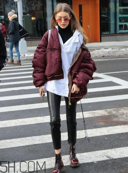 羽絨服配什么鞋子？羽絨服搭配鞋子圖片