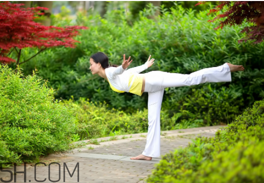 練瑜伽開(kāi)空調(diào)有什么壞處？練瑜伽不出汗能減肥嗎？