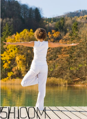 更年期練瑜伽的好處？冬季練瑜伽穿什么衣服？