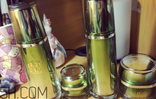 百雀羚肌初賦活系列怎么樣？百雀羚肌初賦活系列適合年齡