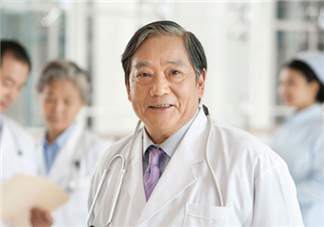 甲亢跟心臟有關(guān)系嗎？甲亢跟嗓子啞有關(guān)系嗎？