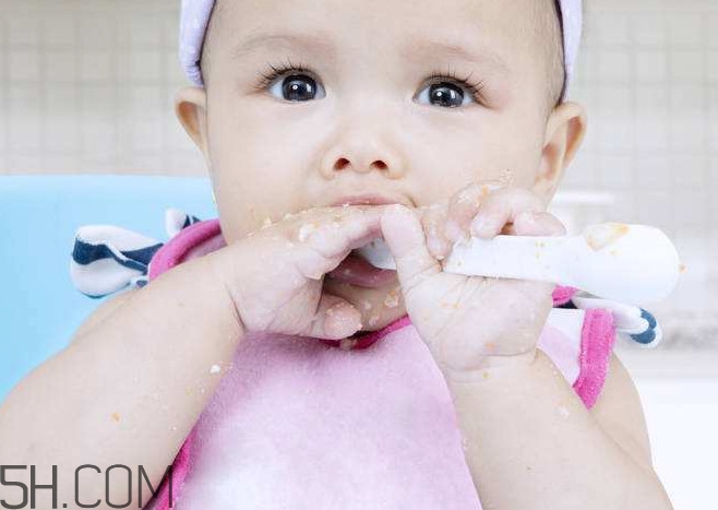 寶寶多大可以用創(chuàng)可貼？寶寶用創(chuàng)可貼注意事項(xiàng)