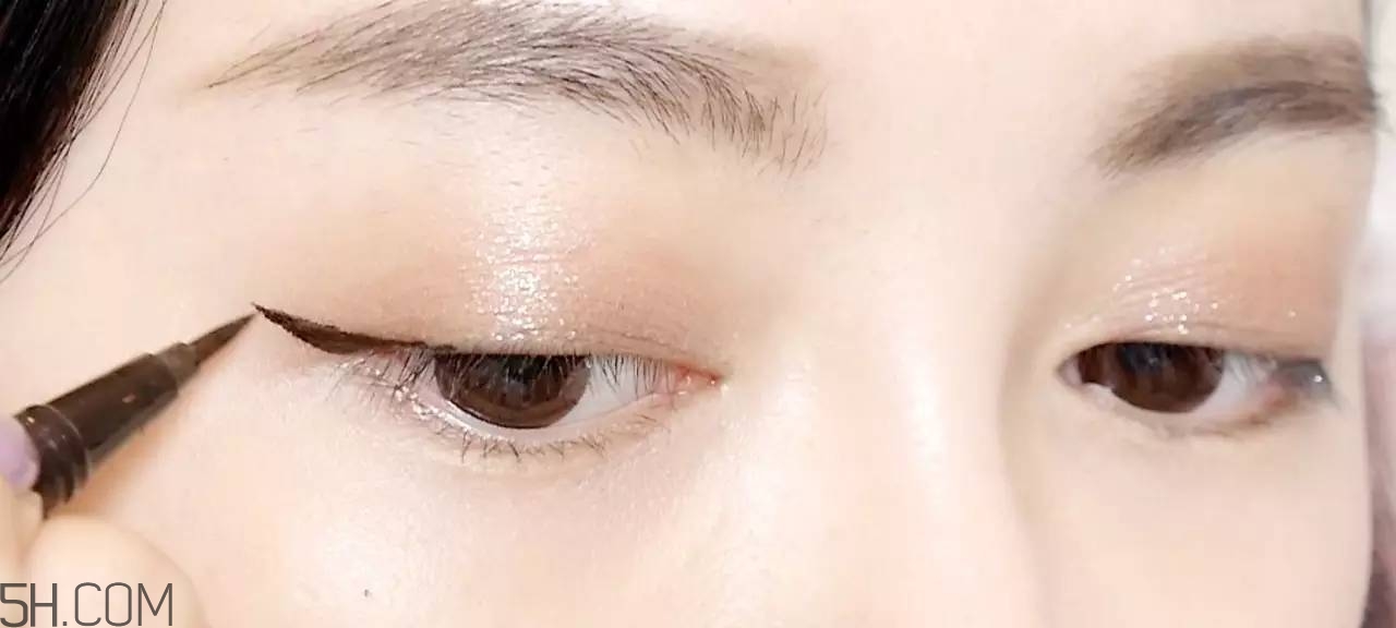 新手怎么化妝好看_新手化妝正確步驟 新手怎么化妝好看_新手化妝正確步驟