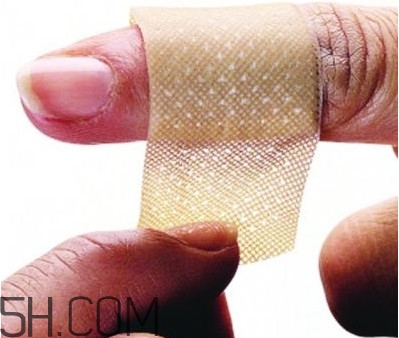 創(chuàng)可貼有大的嗎？創(chuàng)可貼粘在傷口上怎么才弄得掉