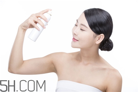 青春痘能用紅霉素軟膏嗎？青春痘能用蘆薈膠嗎？