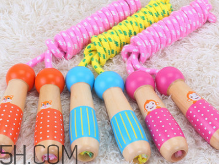 什么時(shí)候跳繩減肥效果最好？跳繩漏尿是怎么回事？