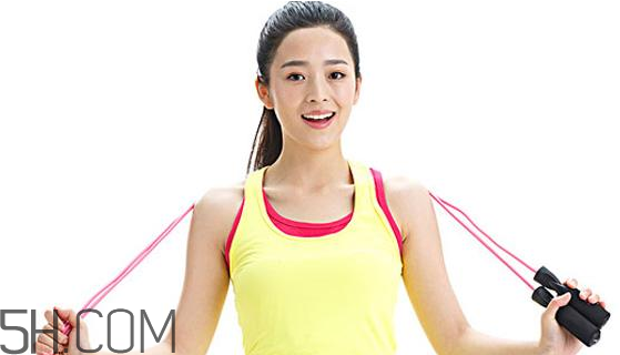 怎樣跳繩能減肚子贅肉？冬天跳繩不出汗能減肥嗎？