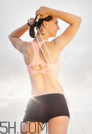 怎樣跳繩能減肚子贅肉？冬天跳繩不出汗能減肥嗎？