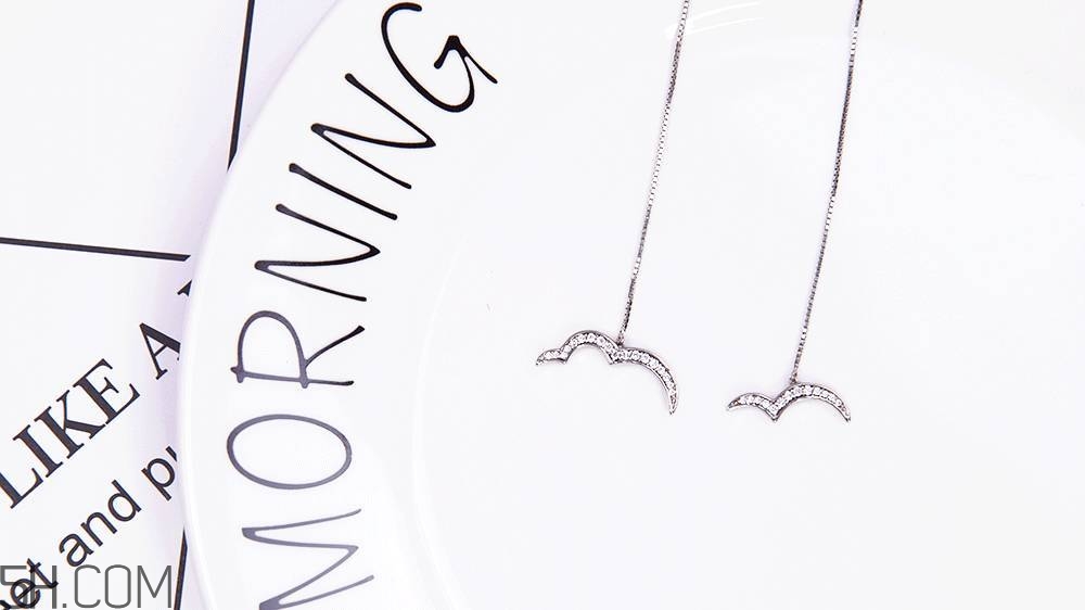 臉大的女生怎么選擇耳飾_適合戴什么樣的耳飾