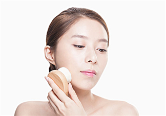 青春痘能用紅霉素軟膏嗎？青春痘能用蘆薈膠嗎？