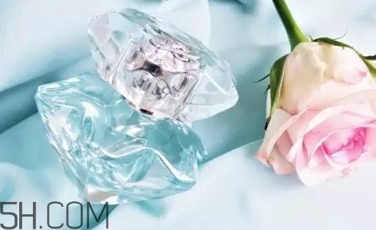 萬(wàn)寶龍lady emblem香水好聞嗎？萬(wàn)寶龍lady emblem藍(lán)鉆香水價(jià)格