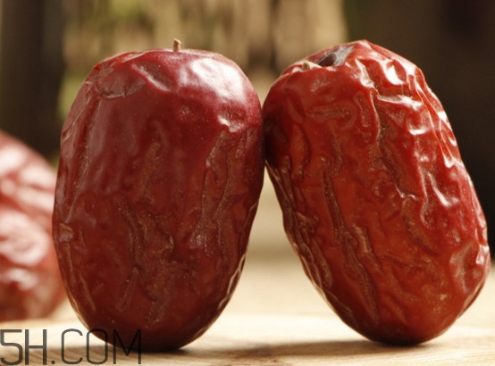 椰棗和紅棗哪個營養(yǎng)好？棗椰和椰棗有區(qū)別嗎