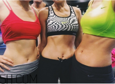 馬甲線和腹肌哪個好看？練習馬甲線的常見誤區(qū)