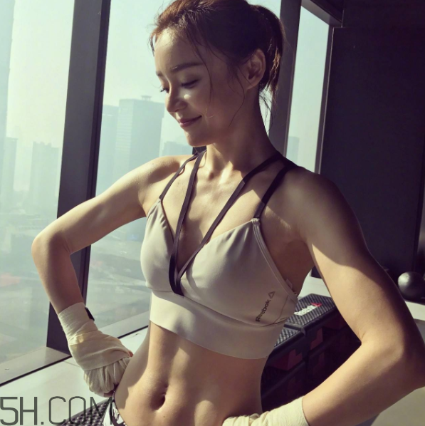 肚子上有肉可以練馬甲線嗎？女生怎么練馬甲線？