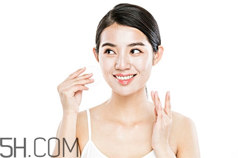 粉刺和黑頭的區(qū)別 粉刺和痤瘡一樣嗎？