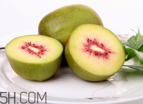 紅心獼猴桃和綠心獼猴桃哪個(gè)好 紅心獼猴桃和綠心獼猴桃的區(qū)別 紅心獼猴桃和綠心獼猴桃哪個(gè)好 紅心獼猴桃和綠心獼猴桃的區(qū)別