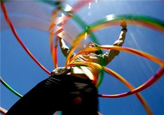 轉(zhuǎn)呼啦圈腰疼怎么辦？呼啦圈的花式轉(zhuǎn)法及姿勢(shì)