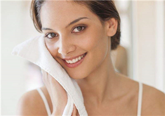 粉刺應(yīng)該擦什么藥膏？粉刺應(yīng)該用什么護(hù)膚品？