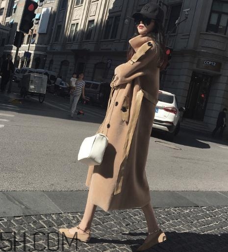 羊剪絨和羽絨服哪個(gè)好？羊剪絨大衣和羽絨服哪個(gè)保暖？