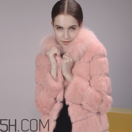 裸粉色搭配什么衣服？裸粉色大衣怎么搭配