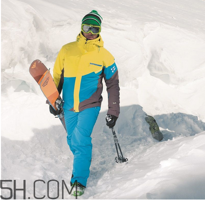 滑雪服什么牌子好？滑雪服和沖鋒衣哪個(gè)好？
