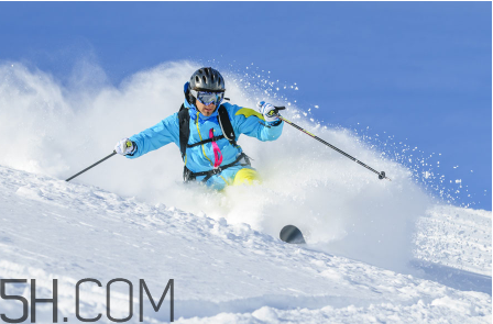 滑雪適合穿羽絨服嗎？滑雪鞋什么牌子好？