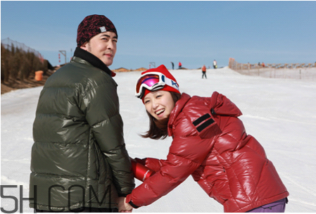 滑雪穿什么衣服比較好？滑雪鞋怎么穿？