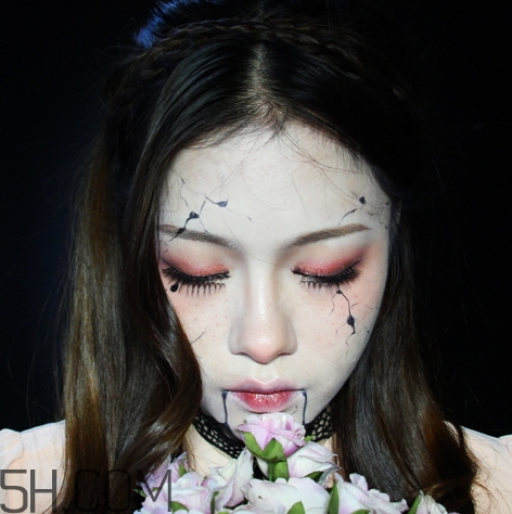 破碎娃娃妝怎么化？萬圣節(jié)破碎娃娃妝畫法教程