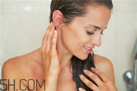 粉刺擠出來的白東西是什么？粉刺擠了紅腫怎么辦？