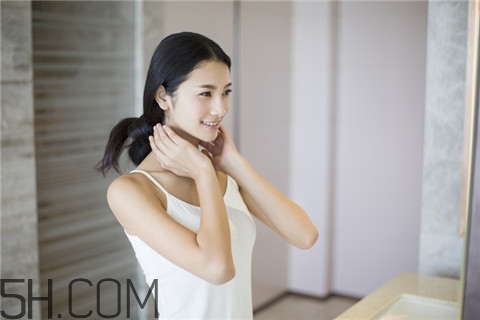 粉刺擠了會(huì)不會(huì)留疤？粉刺擠出來(lái)后有個(gè)小洞