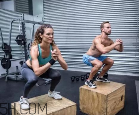 為什么做深蹲會(huì)頭暈？深蹲頭暈怎么改善？