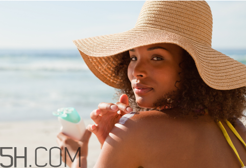 怎么挑選適合的防曬霜？面部防曬霜排行榜10強