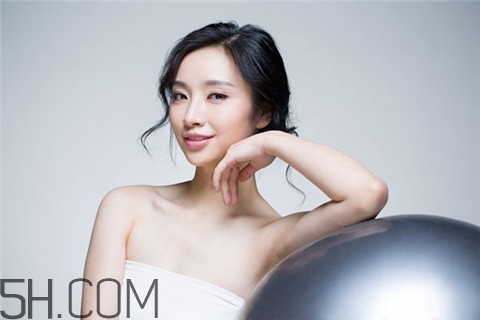 粉刺應(yīng)該擦什么藥膏？粉刺應(yīng)該用什么護(hù)膚品？