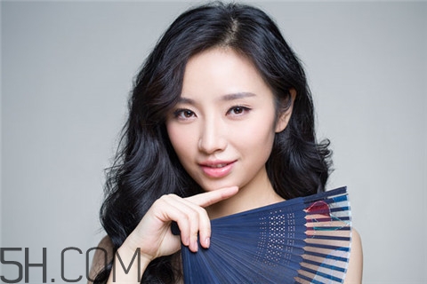 粉刺應(yīng)該擦什么藥膏？粉刺應(yīng)該用什么護(hù)膚品？