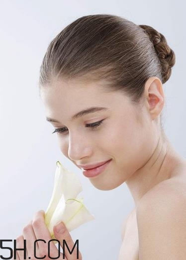 黑頭是螨蟲嗎？黑頭是怎么形成的？