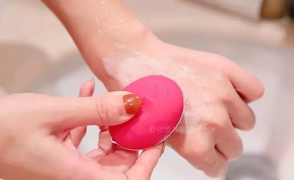 泰國sa ad na潔面儀怎么用？泰國sa ad na潔面儀使用方法