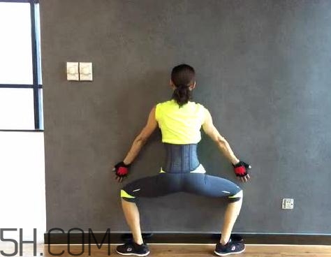 面壁深蹲有什么好處？面壁深蹲和深蹲哪個好？