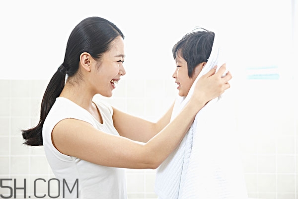 冬天洗澡沒有浴霸怎么辦 暖暖洗澡的小技巧 冬天洗澡沒有浴霸怎么辦 暖暖洗澡的小技巧