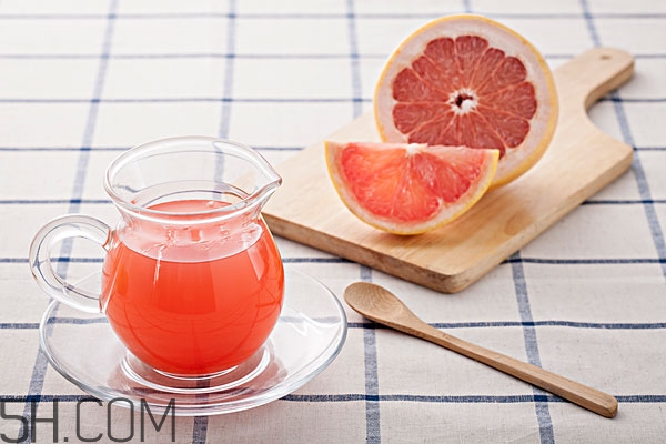 睡前吃柚子會(huì)發(fā)胖嗎 睡覺前吃柚子會(huì)胖嗎 睡前吃柚子會(huì)發(fā)胖嗎 睡覺前吃柚子會(huì)胖嗎